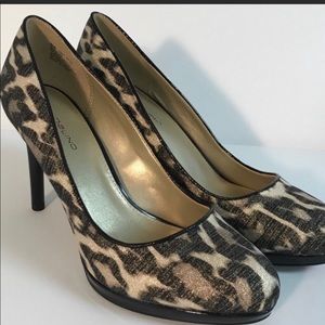 BANDOLINO brand new cheetah heels